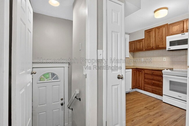 Building Photo - 9006 Baroda Ave