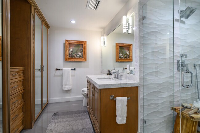 Building Photo - 5246 Boca Marina Cir S