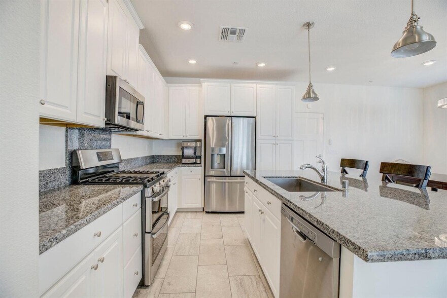 Building Photo - 4008 Gunnar Dr