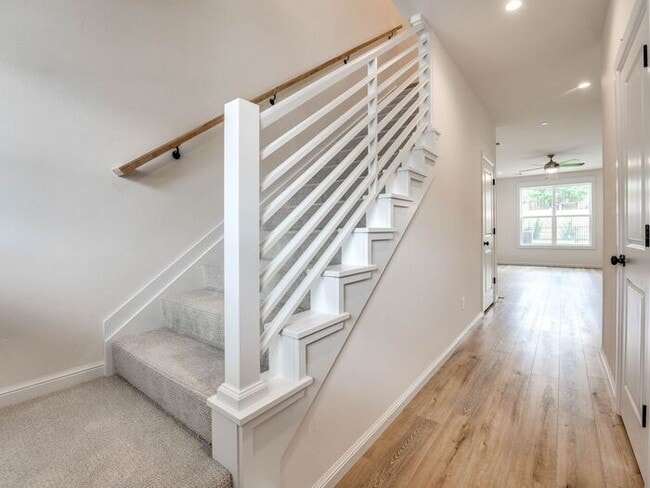 Building Photo - Luxury, Zero Maintenance Living in Edmond!