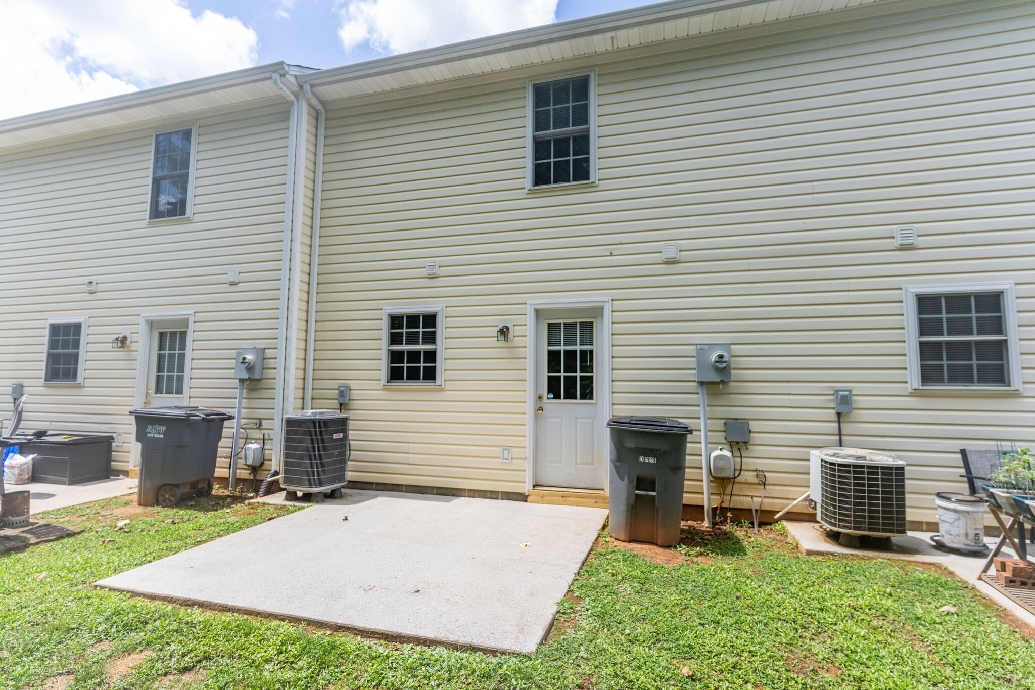 Building Photo - 1074 Blane Dr