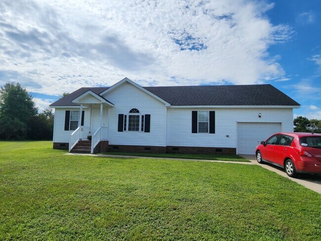 Building Photo - Stunning Country Home