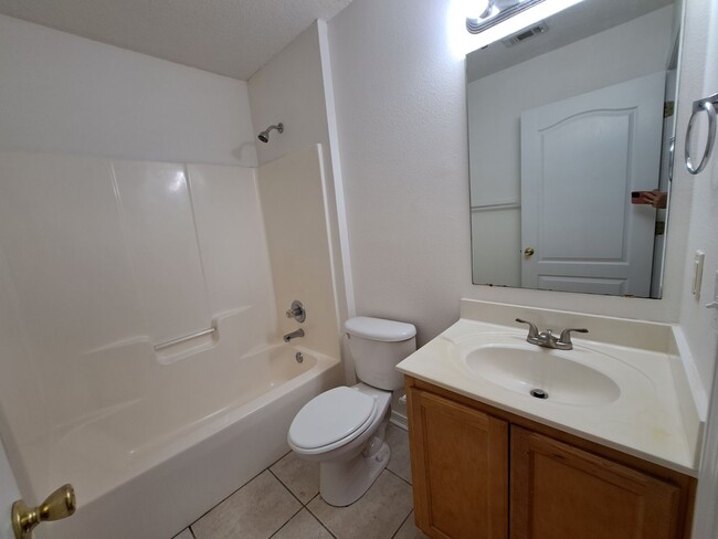 Building Photo - Recently renovated 4BR/3BA close to NAS an...