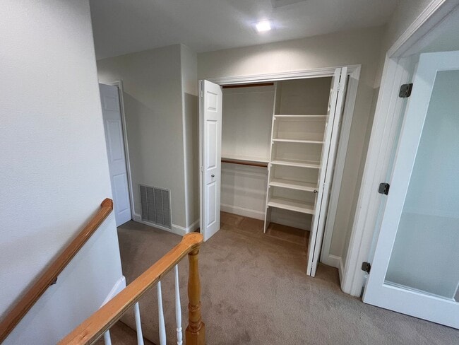 Building Photo - STUNNING 3 bed 2.5 bath Condo on the Colum...