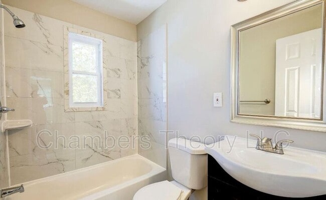 Building Photo - 1004 30th St SE