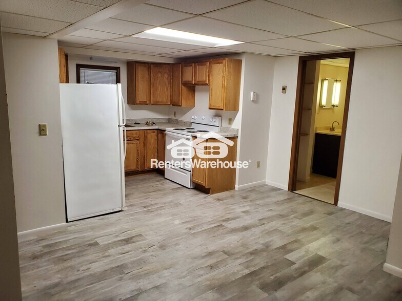 Building Photo - 109 4th Ave SE