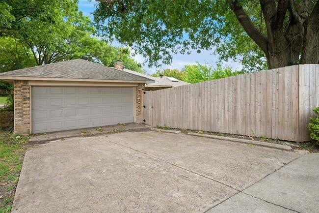 Building Photo - 5502 Coronado Dr
