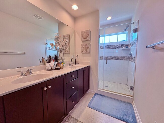 Building Photo - EMBREY MILL - END UNIT TOWNHOUSE