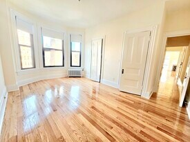 Building Photo - 508 Beacon St