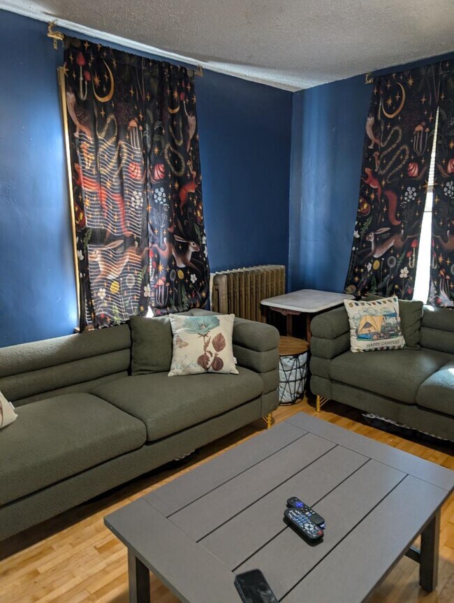 Building Photo - 772 Hillview Ave