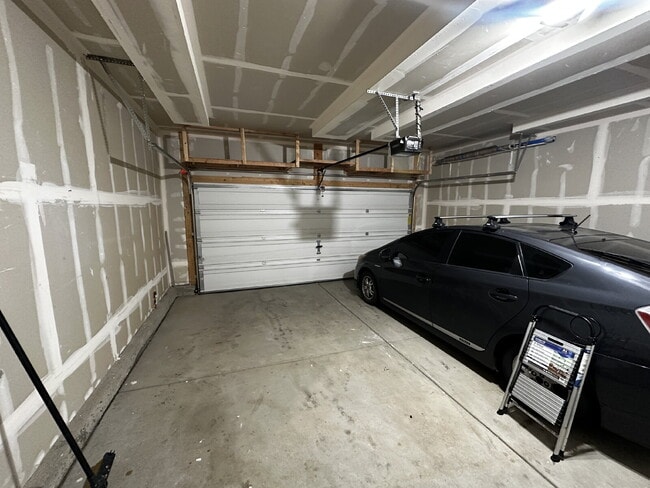 Building Photo - "Charming and spacious 3-Bed Sanctuary with 2.5 Baths the Reunion Community in Commerce City!"