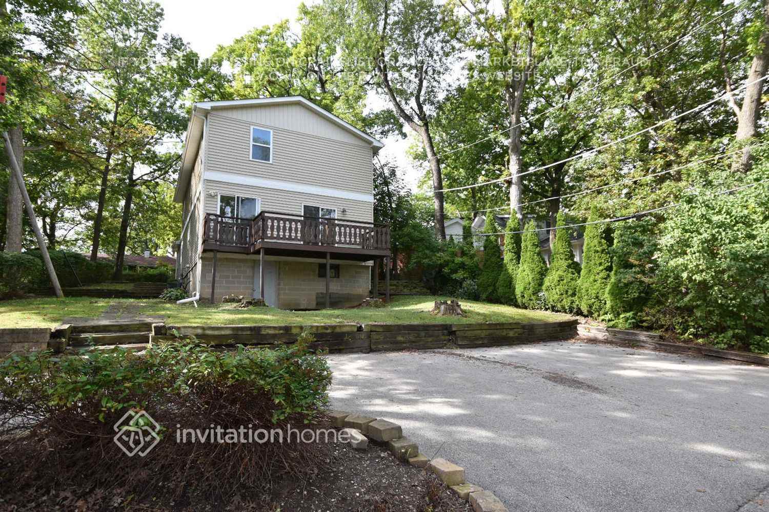 Building Photo - 26805 Circle Dr S