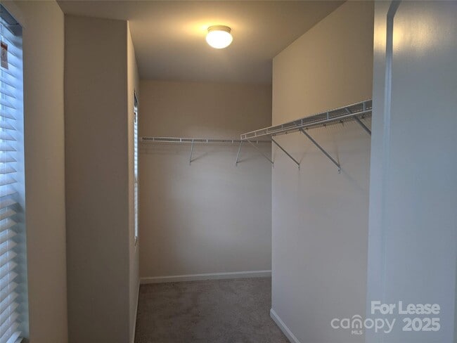 Building Photo - 2040 E Park Dr