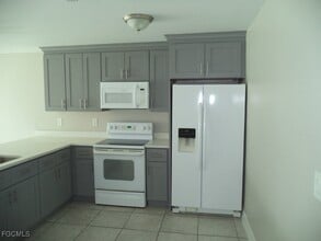 Building Photo - 6062 Laurelwood Dr