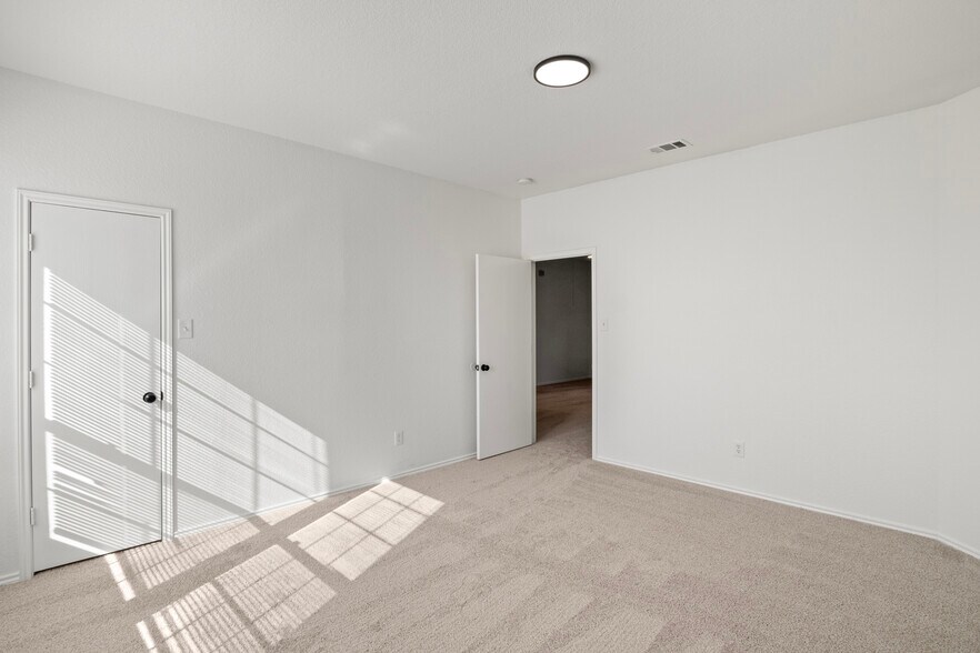 Building Photo - 1111 Devonshire Dr