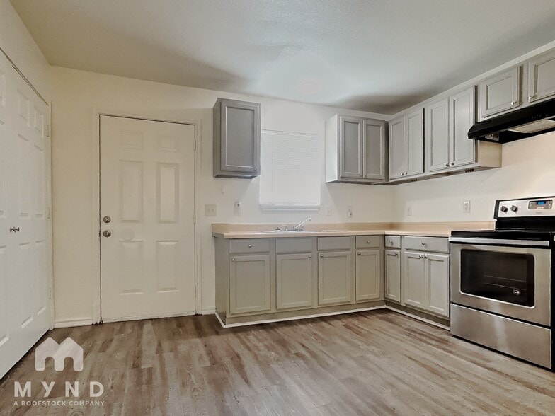 Building Photo - 949 Guam St