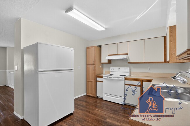 Building Photo - 510 Elmwood Dr