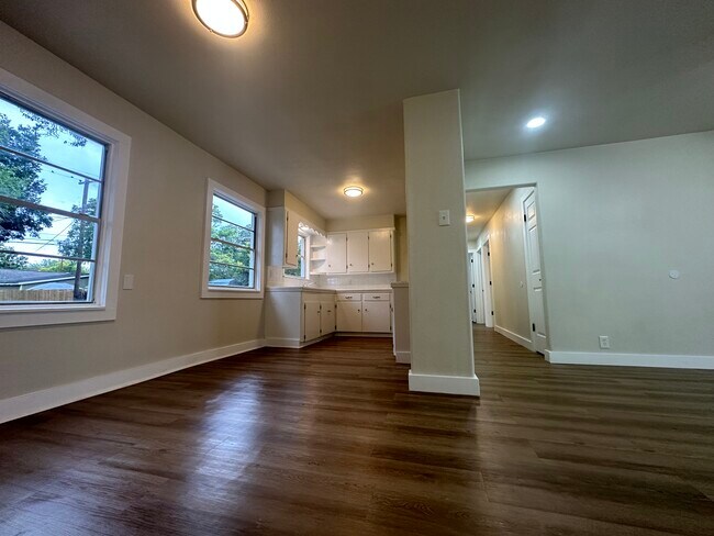 Building Photo - 1908 E Mimosa Ave