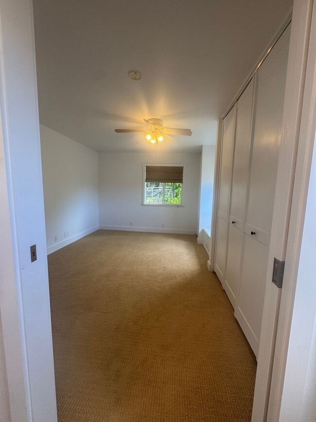 Building Photo - Newly Renovated 3/3 Home in Waialua