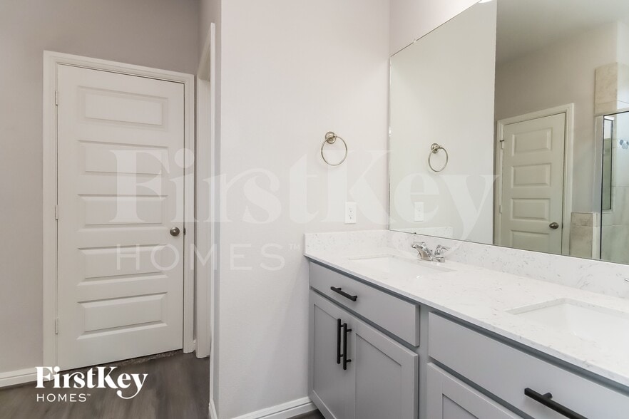 Building Photo - 4820 La Piedra Ln