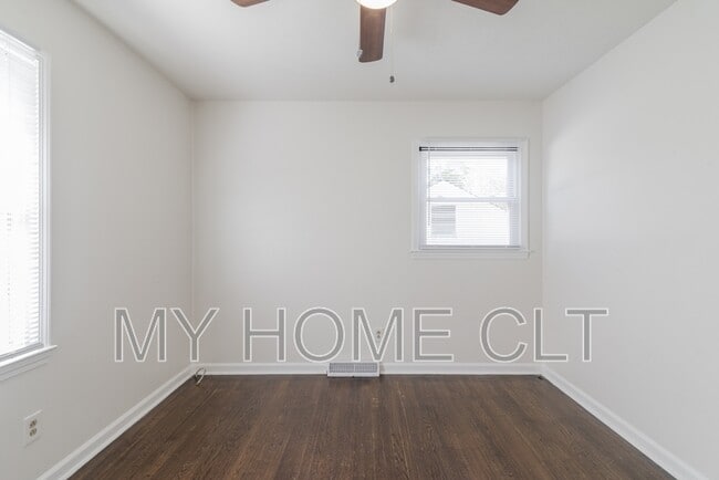 Building Photo - 1024 Houston St