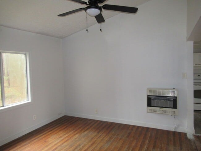 Building Photo - 27 Twin Oak Dr