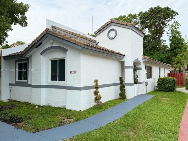 Building Photo - 20607 SW 93rd Ave