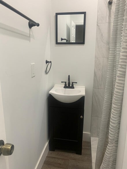 Building Photo - 232 W 43rd St