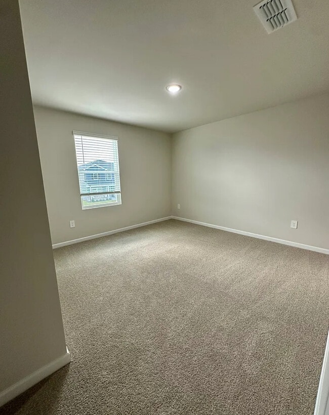 Building Photo - 612 White Birch Ln