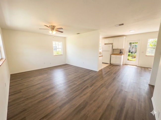 Building Photo - Newly Remodeled 3BR Home in Coquina Key – Large Yard with Dual Side Access