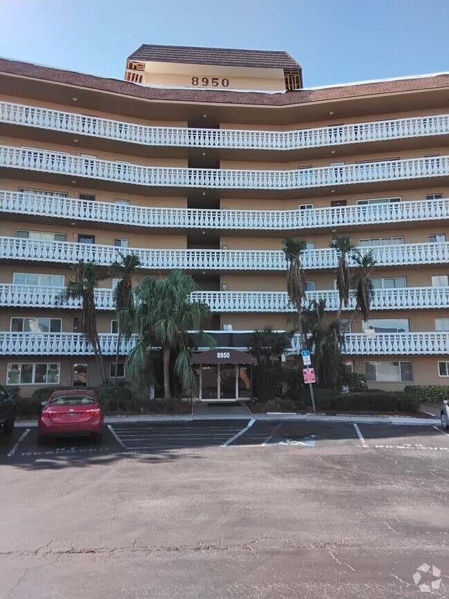 Building Photo - "Spacious 2-Bed, 2-Bath Condo in Prime Sem...