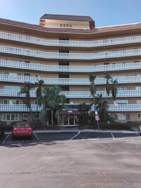 Building Photo - "Spacious 2-Bed, 2-Bath Condo in Prime Sem...