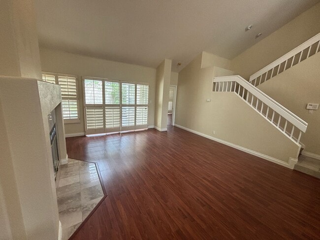 Building Photo - Beautiful 3 bed 2.5 bath townhouse in Spanish Trails!