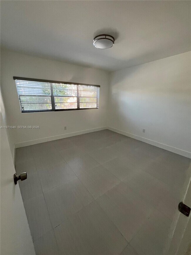 Building Photo - 11855 NE 19th Dr