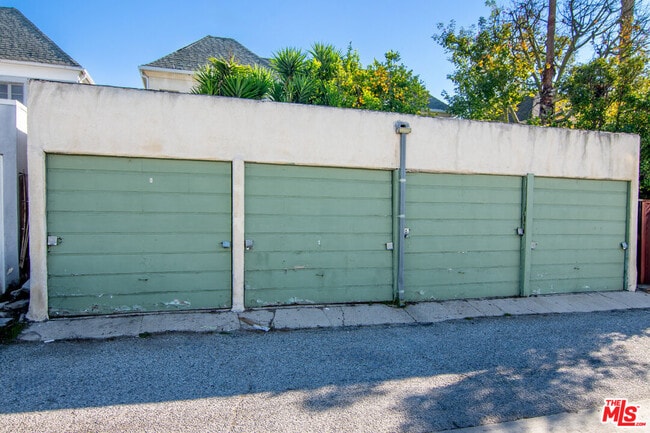 Building Photo - 1215 S Alfred St