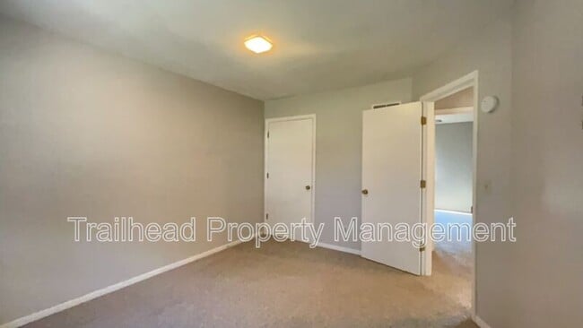 Building Photo - 6109 N Broadway