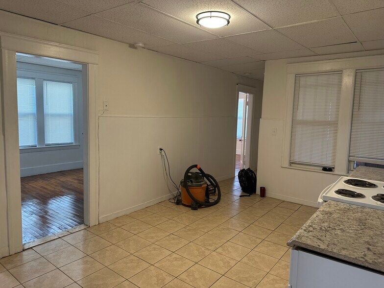Building Photo - 208 Pilgrim Ave