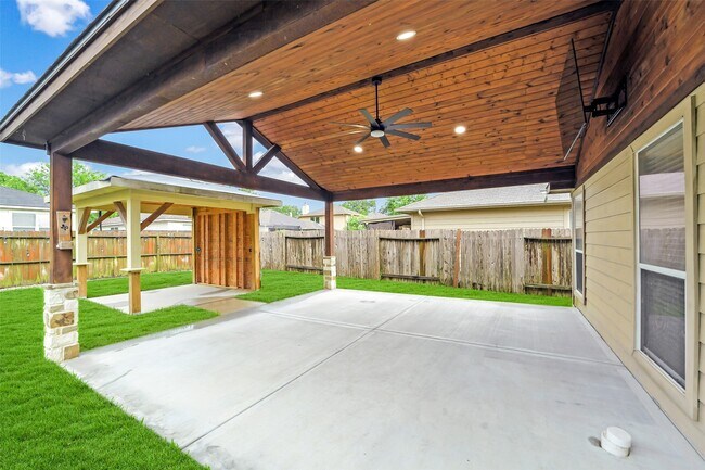 Building Photo - 2214 Shady Pine Dr