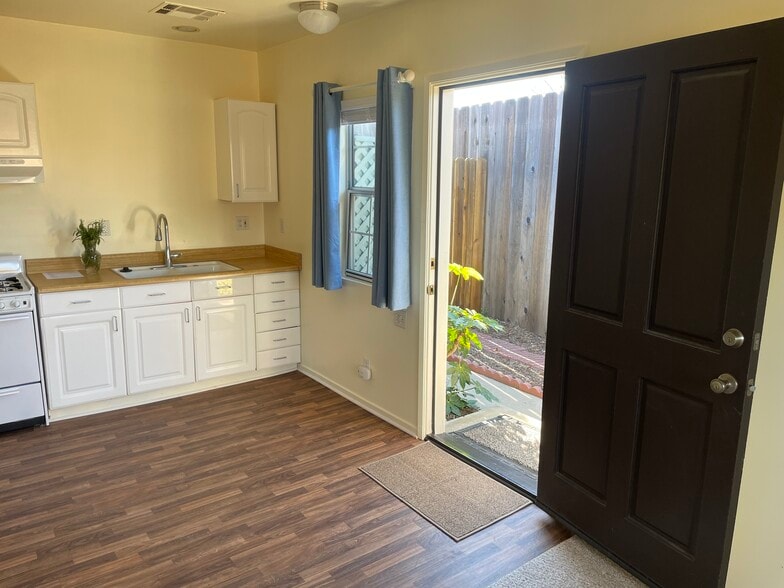 Building Photo - 4781 Avalon Ave