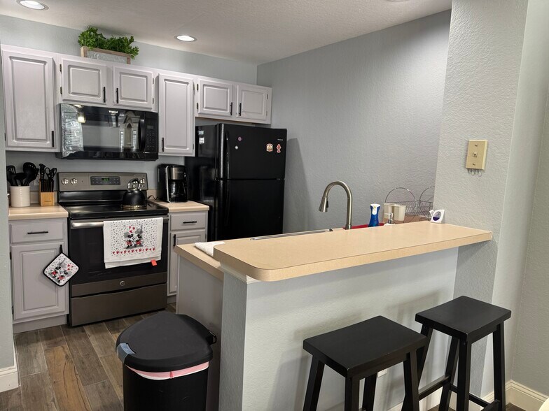 Building Photo - 4011 Venetian Bay Dr