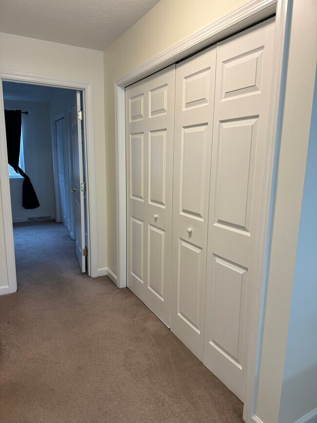 Building Photo - 159 Londonderry Dr