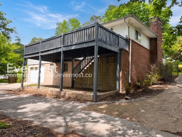 Building Photo - 5526 Crestview Dr