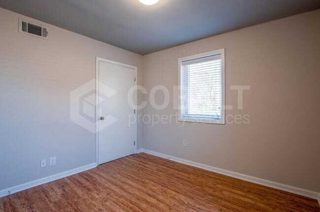 Building Photo - 271 Glen Iris Dr NE