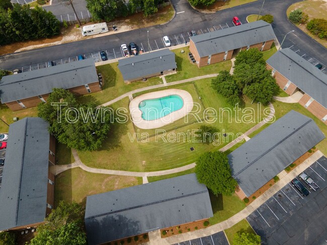Building Photo - 5858 Century Oaks Dr