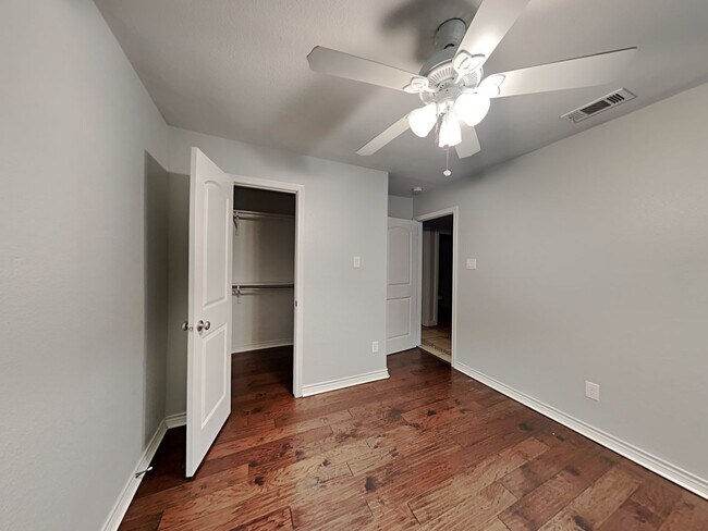 Building Photo - Spacious 4 Bed 2 Bath Home with Fireplace, Covered Patio & Fenced Yard in Denton, TX