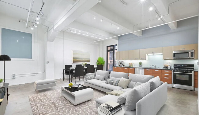 Building Photo - Located in the historic Eckardt Building i...