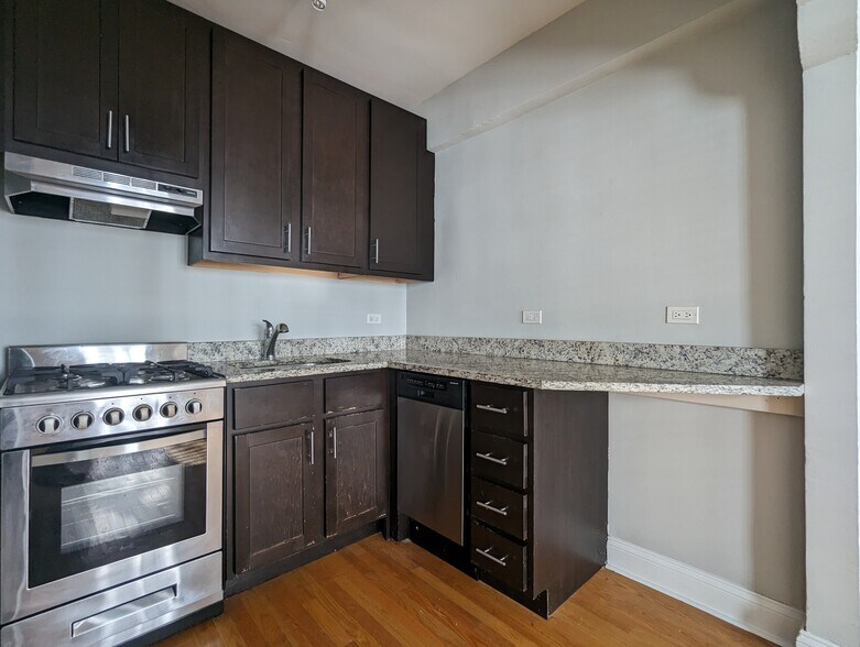 Building Photo - 618 W Patterson