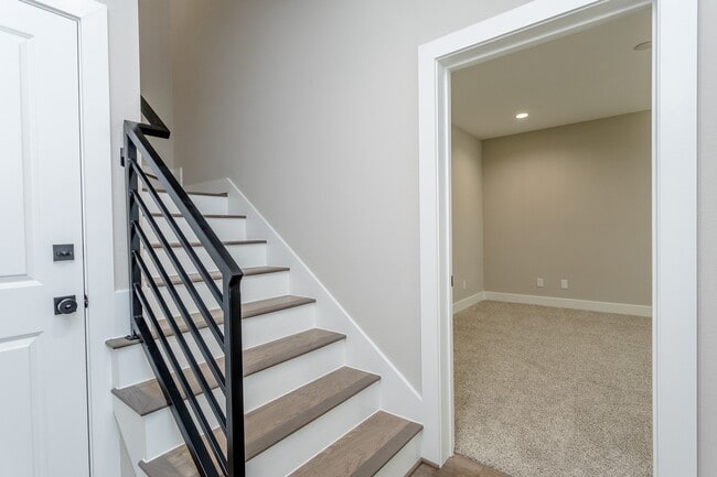 Building Photo - 1439 W 25th St