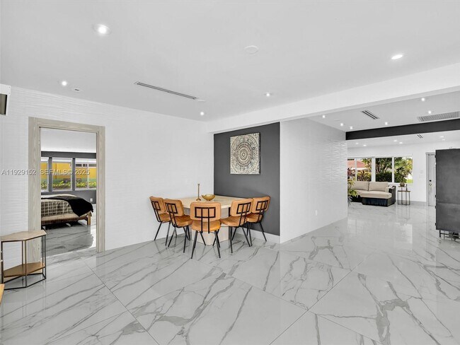 Building Photo - 440 SE 8th Ave