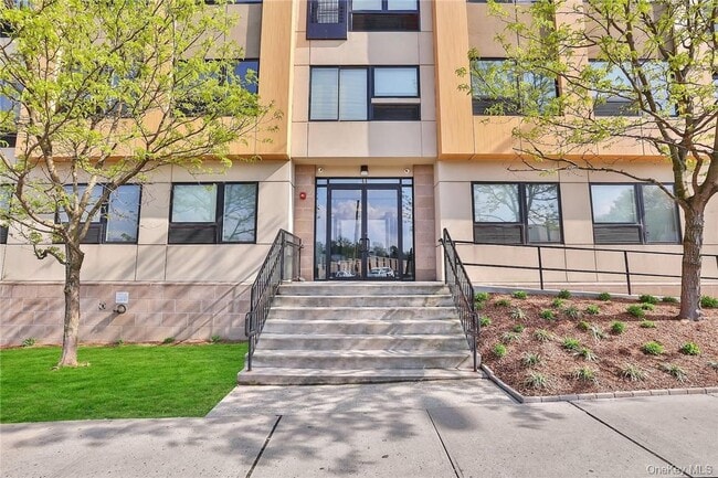 Building Photo - 68 Lake St